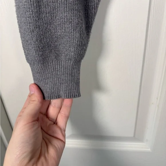 Stone + Sage Cropped Ribbed Charcoal Gray Long Sleeve Sweater Size Small - Picture 2 of 6